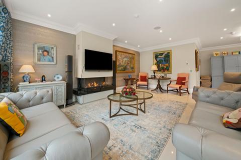 5 bedroom detached house to rent, Fairmile Park Road, Cobham, KT11