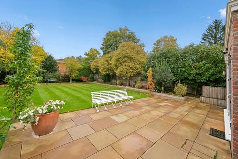 5 bedroom detached house to rent, Fairmile Park Road, Cobham, KT11