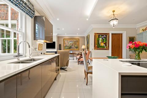 5 bedroom detached house to rent, Fairmile Park Road, Cobham, KT11