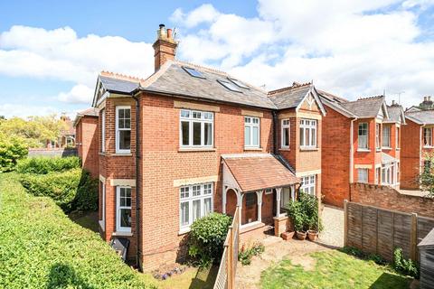 The Corner House, Horsell GU21