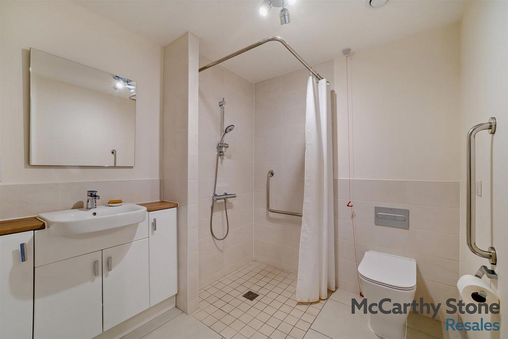 Shower Room: