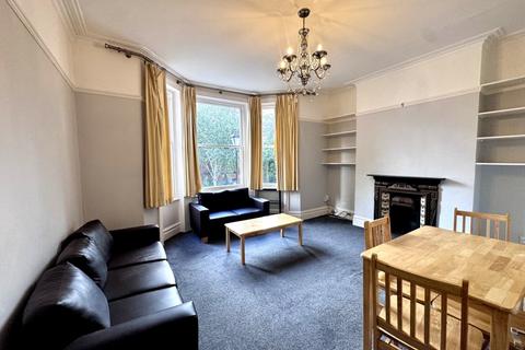 3 bedroom flat to rent, Flanders Mansions London W4