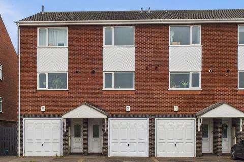 3 bedroom terraced house for sale, Gedling Road, Arnold, Nottingham