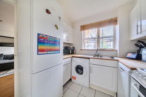 2 bedroom flat for sale, Flat , Offers Court, Winery Lane, Kingston upon Thames