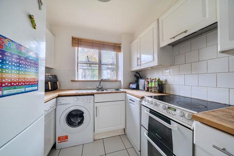 2 bedroom flat for sale, Flat , Offers Court, Winery Lane, Kingston upon Thames