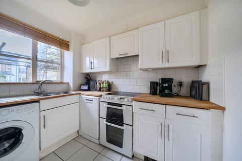 2 bedroom flat for sale, Flat , Offers Court, Winery Lane, Kingston upon Thames