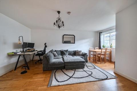 2 bedroom flat for sale, Flat , Offers Court, Winery Lane, Kingston upon Thames