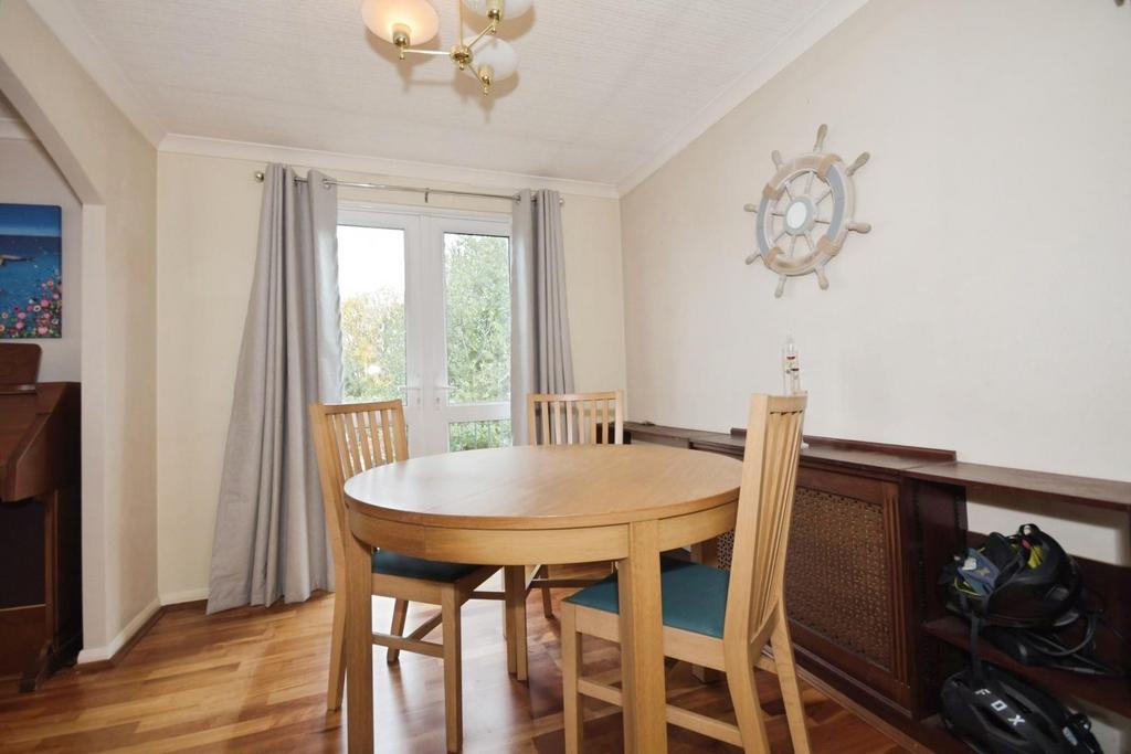 DINING ROOM.jpg