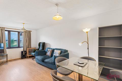 1 bedroom flat for sale, Riverside Close, London