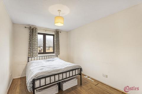 1 bedroom flat for sale, Riverside Close, London