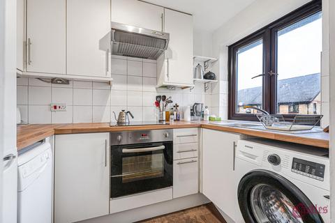 1 bedroom flat for sale, Riverside Close, London