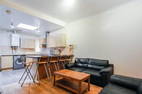 5 bedroom terraced house to rent, Teignmouth Road, Birmingham B29