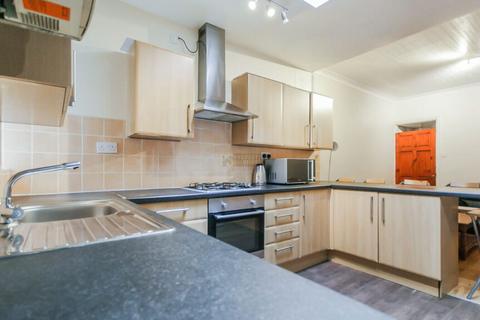 5 bedroom terraced house to rent, Teignmouth Road, Birmingham B29