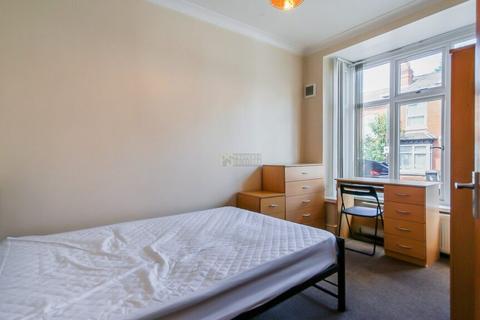 5 bedroom terraced house to rent, Teignmouth Road, Birmingham B29