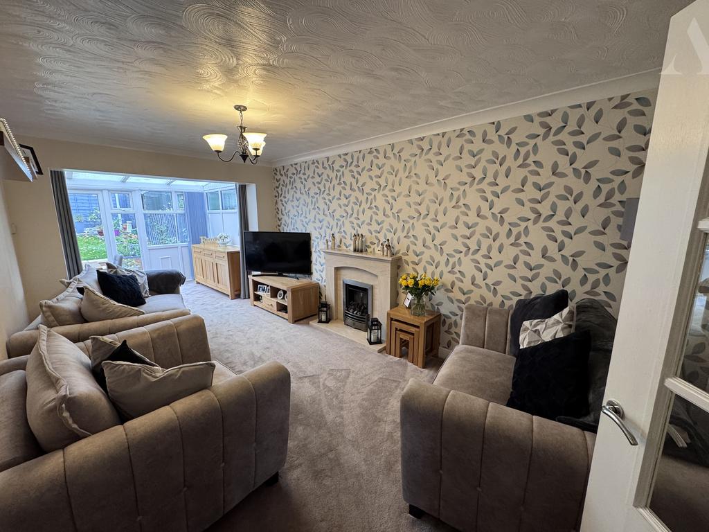 95 Victoria road lounge