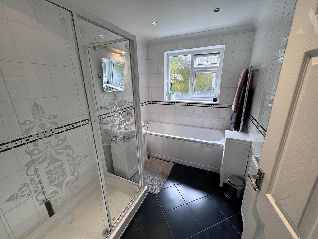 60 Leafeild Road Bathroom x 2
