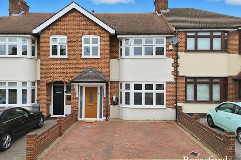 3 bedroom terraced house for sale, Stanley Avenue, Gidea Park, RM2