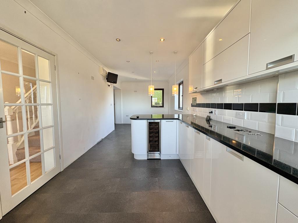 Kitchen/ Dining