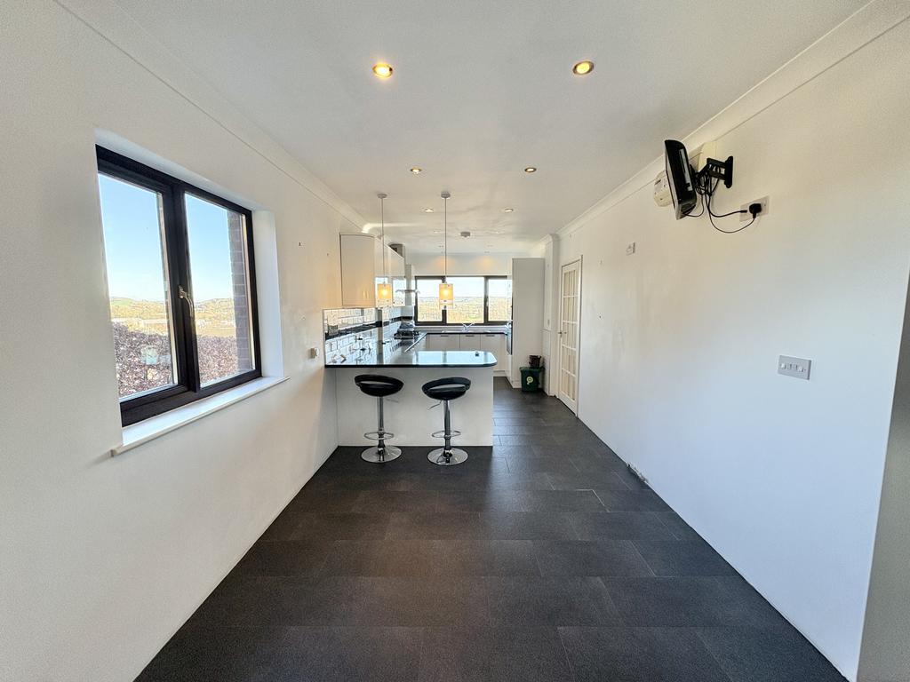 Kitchen/ Dining