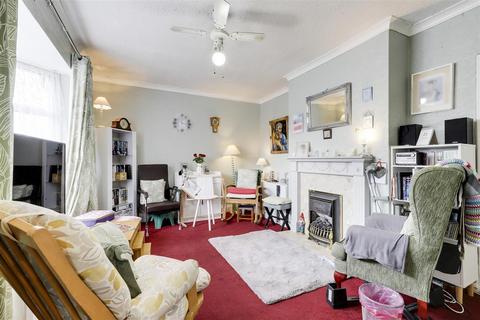 undefined, Woodstock Avenue, Radford NG7