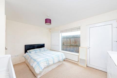 undefined, Elm Grove, London, SW19