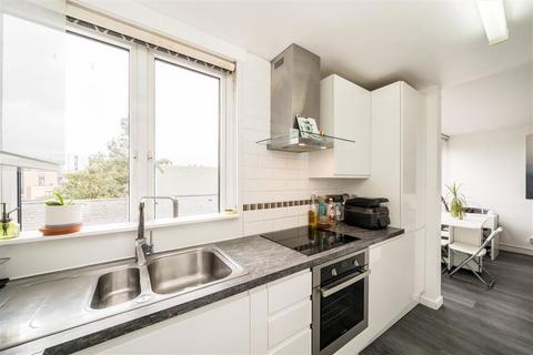 1 bedroom flat for sale, Navarre Road, London SW9