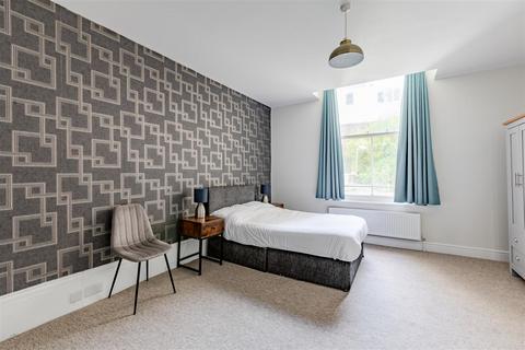 2 bedroom flat to rent, First Avenue, Hove
