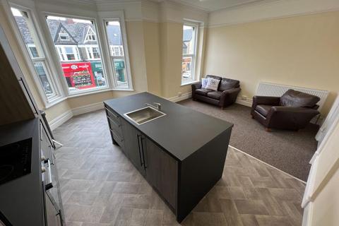 4 bedroom apartment to rent, Albany Road, Roath, CF24