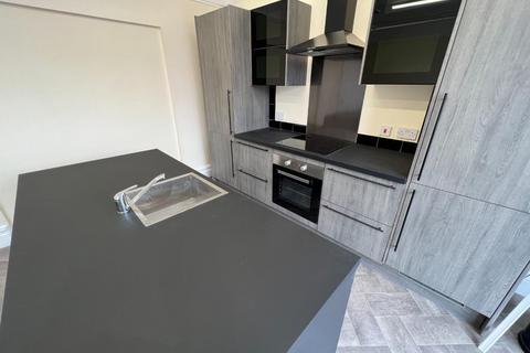4 bedroom apartment to rent, Albany Road, Roath, CF24