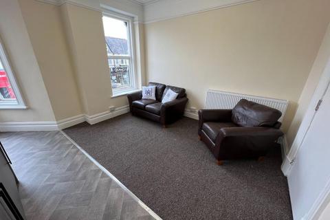 4 bedroom apartment to rent, Albany Road, Roath, CF24