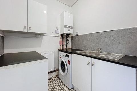 4 bedroom apartment to rent, Albany Road, Roath, CF24