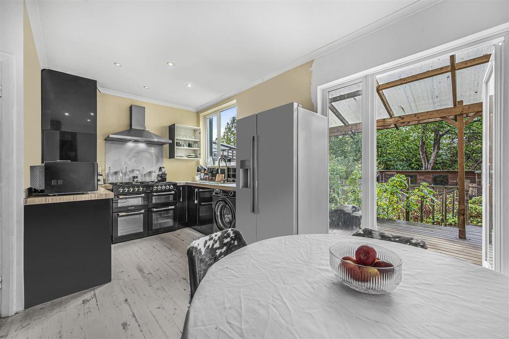 Kitchen 2.jpg