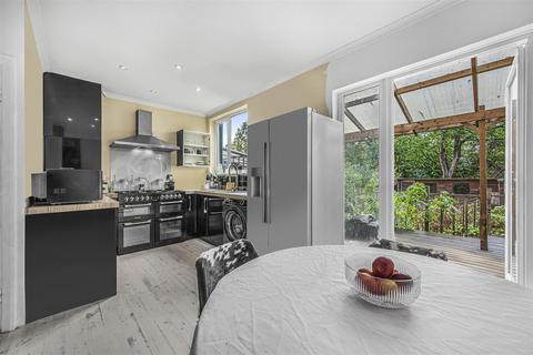3 bedroom end of terrace house for sale, Bramdean Crescent, London