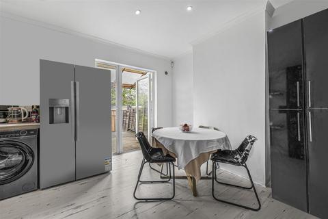 3 bedroom end of terrace house for sale, Bramdean Crescent, London