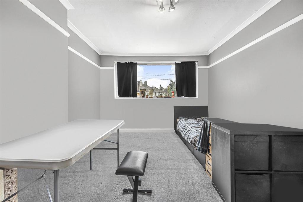 Bedroom 1.jpg
