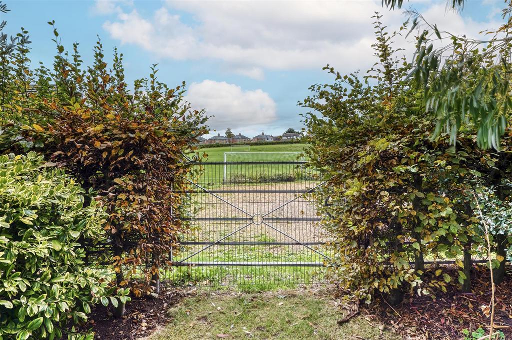 Tollbar Rd Islip-11.jpg