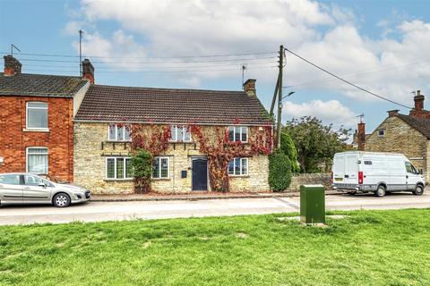 3 bedroom end of terrace house for sale, The Green, Woodford