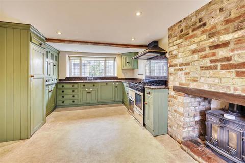 3 bedroom end of terrace house for sale, The Green, Woodford