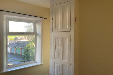 2 bedroom end of terrace house to rent, Langroyd Road, Colne BB8