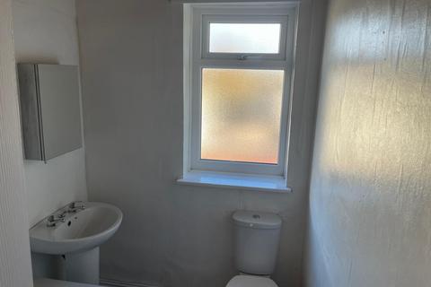 2 bedroom end of terrace house to rent, Langroyd Road, Colne BB8