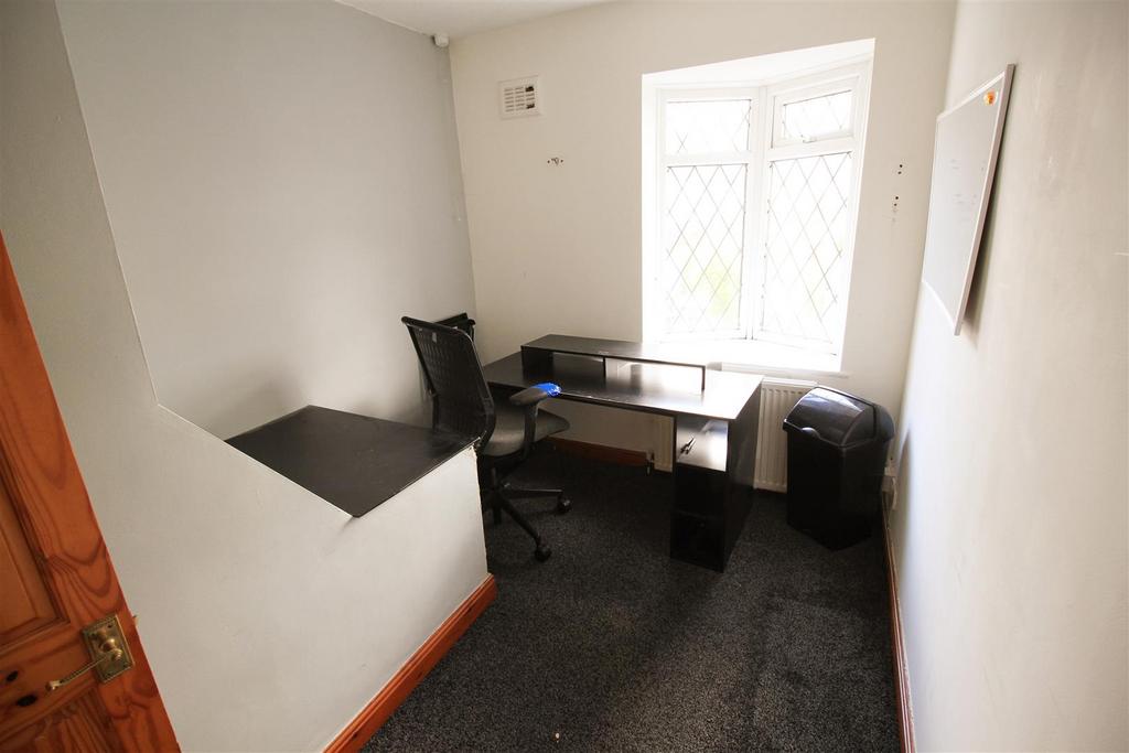 Bedroom 4.jpg