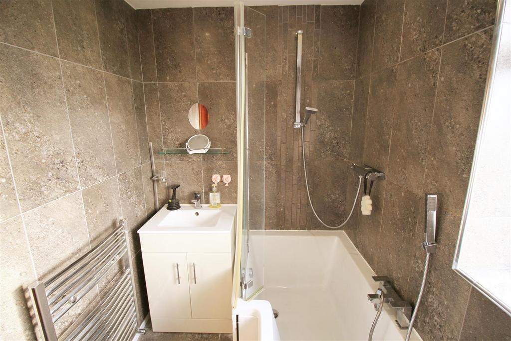 Bathroom..jpg