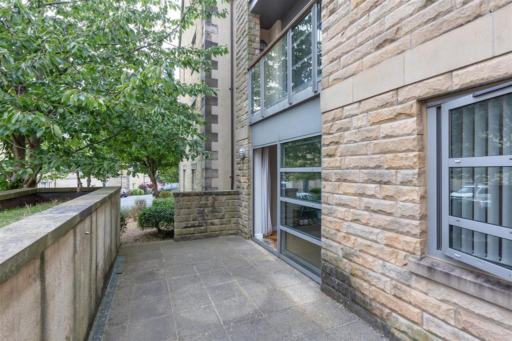 Tudor court 4 bed 3 terrace.jpg