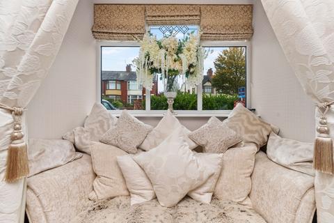 3 bedroom semi-detached house for sale, Kiln Lane, Dentons Green, WA10