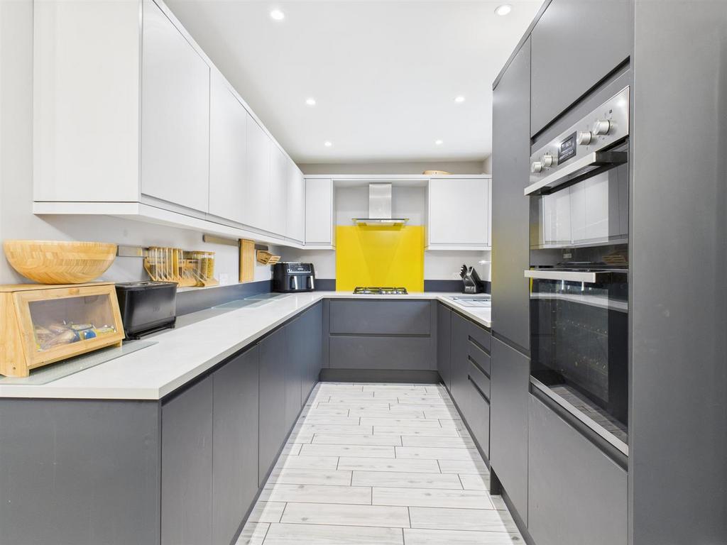 Kitchen: