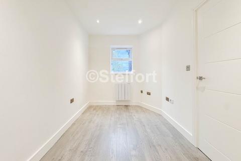 2 bedroom flat to rent, Leytonstone Road, London E15