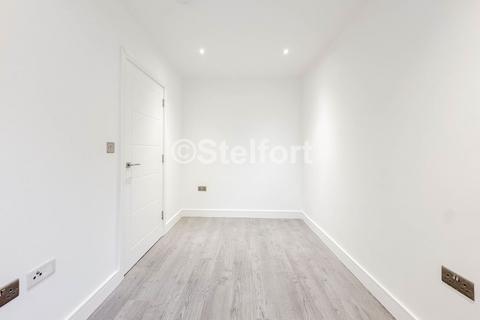 2 bedroom flat to rent, Leytonstone Road, London E15