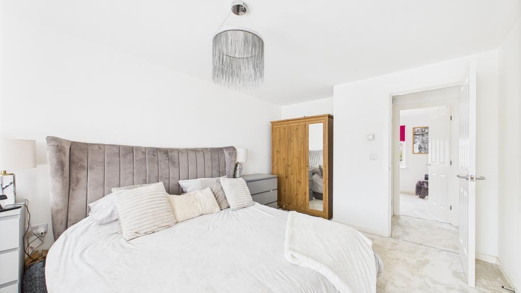 Bedroom 1 (2)