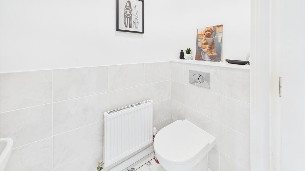 Downstairs Toilet (1)