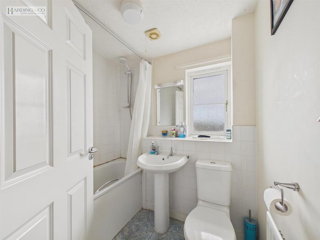 Bathroom .1.jpg